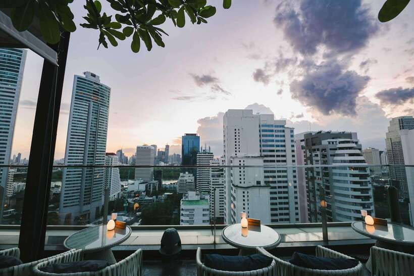 Bangkok: Sky on 20 Rooftop Bar With Free Flow Drinks - How the price compares with the experience