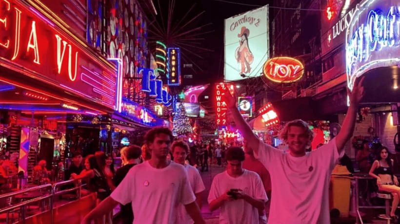 Bangkok: Soi Cowboy, Nana, Soi 11, Rooftops, Clubs & Go Go’s - Spectrum Lounge and Bangkok from above