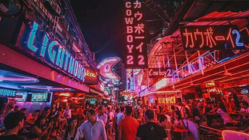 Bangkok: Soi Cowboy, Nana, Soi 11, Rooftops, Clubs & Go Go’s - Sukhumvit 11 and the move into club time