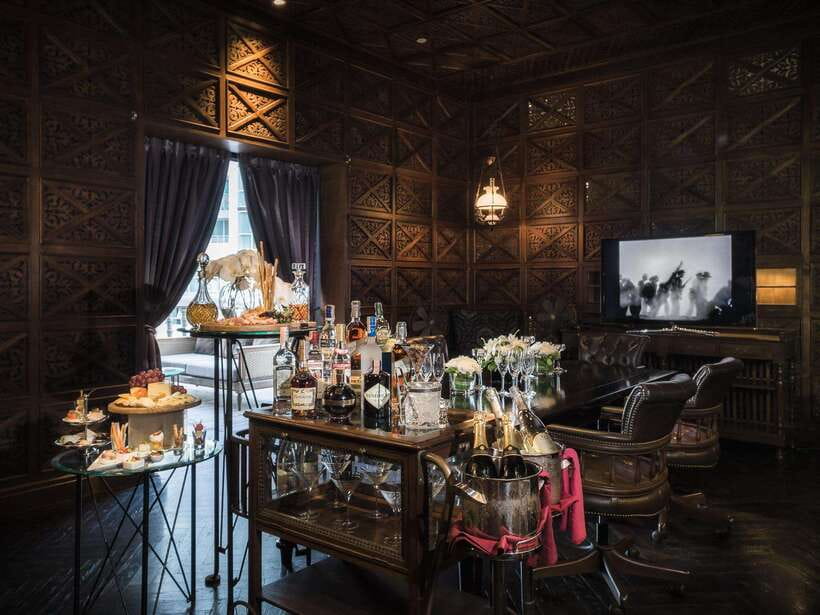 Bangkok: The Speakeasy Rooftop Bar At Hotel Muse - Taking in the Bangkok skyline