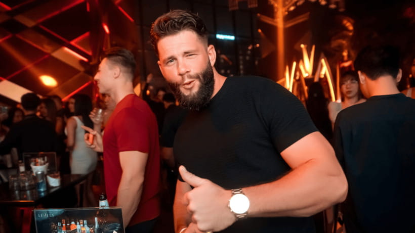 Bangkok: The Speakeasy, Rooftop & Iconic Venues Pub Crawl - Levels Sky Club finishes with VIP access