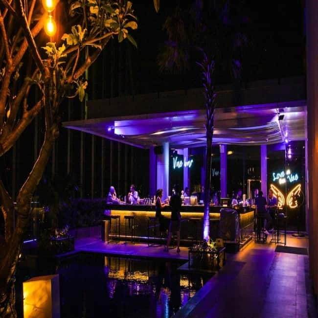 Bangkok: The Vue Bar Rooftop at Mercure Bangkok Sukhumvit 24 - Who will enjoy The Vue Bar most