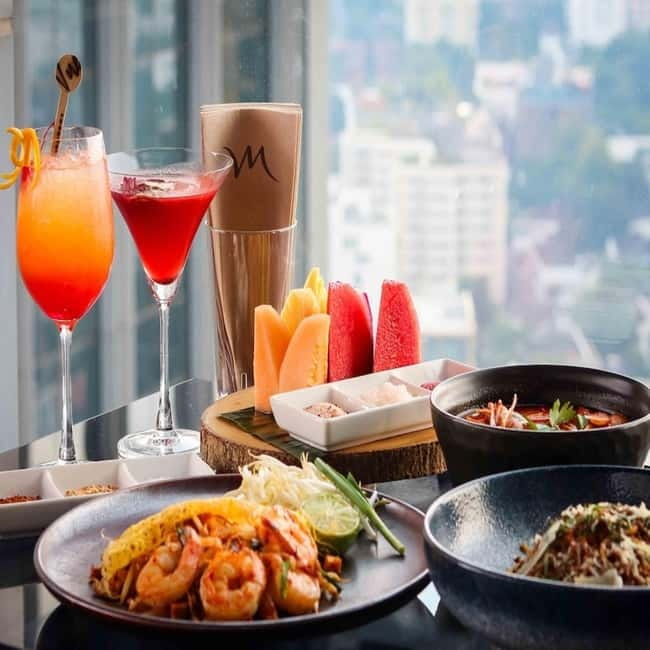 Bangkok: The Vue Bar Rooftop at Mercure Bangkok Sukhumvit 24 - What happens during the 90 minutes
