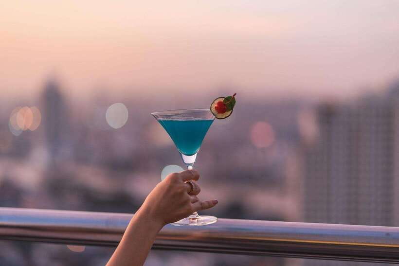 Bangkok: ThreeSixty Rooftop Bar at Millennium Hilton - What happens during the 90-minute visit