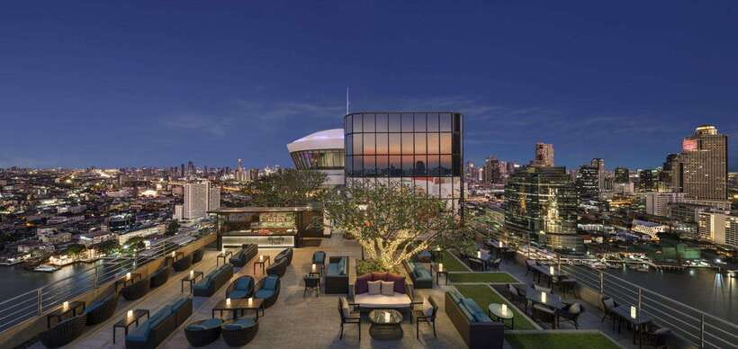 Bangkok: ThreeSixty Rooftop Bar at Millennium Hilton - Service that helps the evening run smoothly