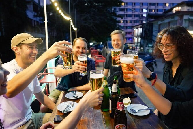 Bangkok Tuk Tuk Night Tour with food & drinks in Siam & Silom - Patpong Night Market in a compact 30-minute stop