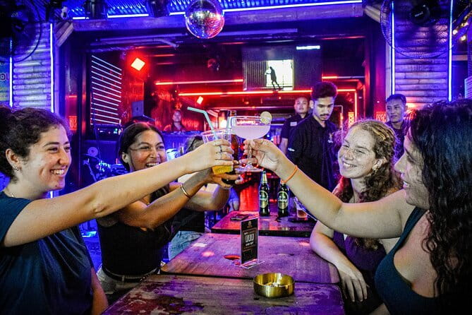 Bangkok Tuk Tuk Night Tour with food & drinks in Siam & Silom - Who will get the most from this night?