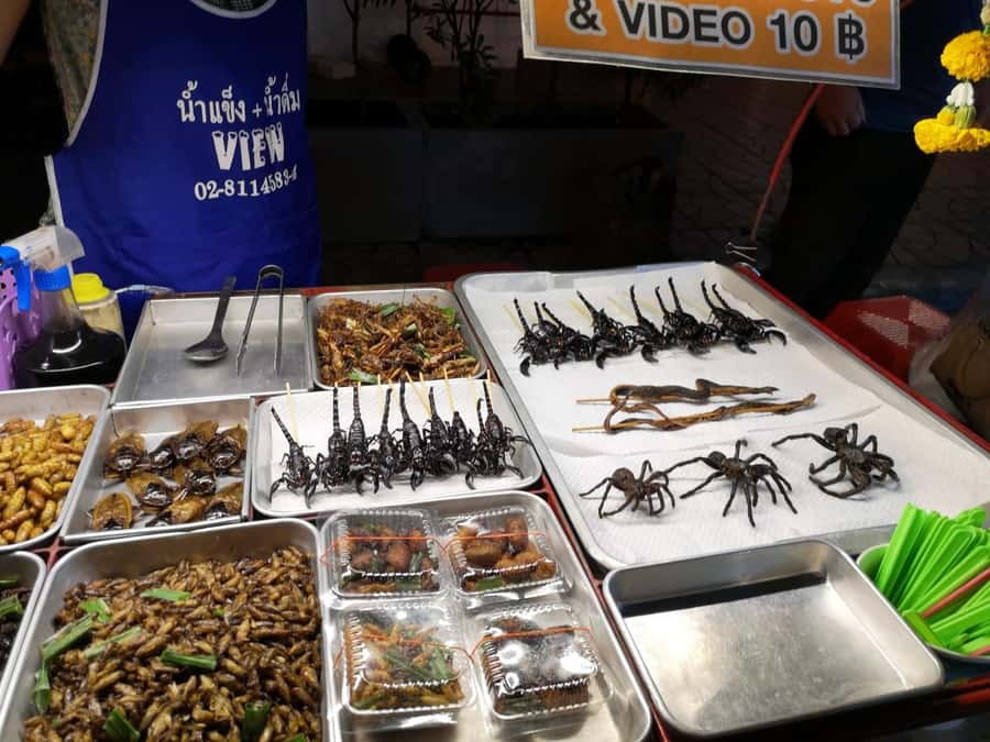 Bangkok: TUK TUK Tour Night Life Private with Hotel Pick Up - Wat Arun from a small riverside bar