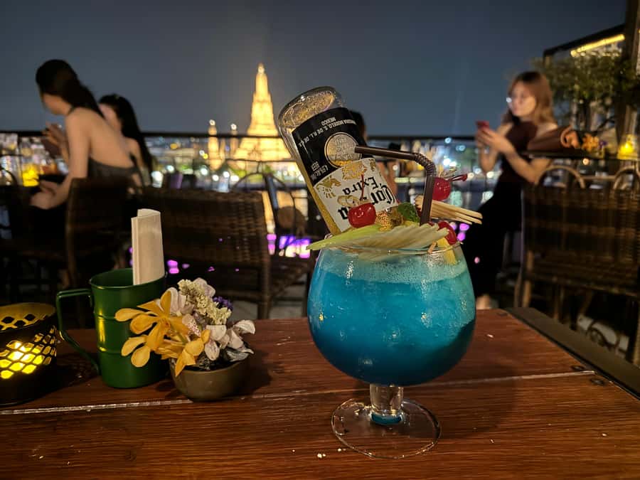 Bangkok: TUK TUK Tour Night Life Private with Hotel Pick Up - Chinatown: street food and red-lit streets