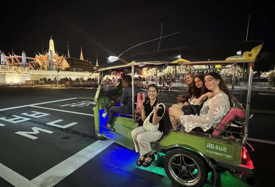 Bangkok: TUK TUK Tour Night Life Private with Hotel Pick Up - What the evening feels like in practice