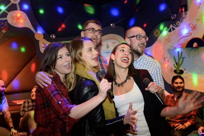 Bar Crawl Benidorm: 4 Venues 1 Night Including Karaoke & Drinks - 9 pm at Camden Town: the night gets moving