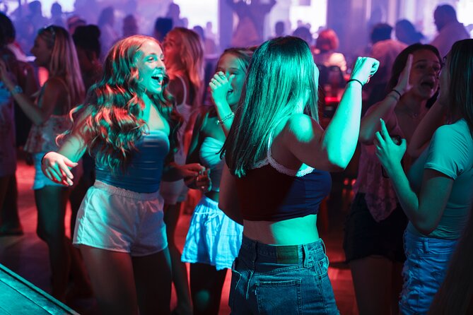 Bar Crawl Madness Tour in Cancun - Who will enjoy this Cancun night out
