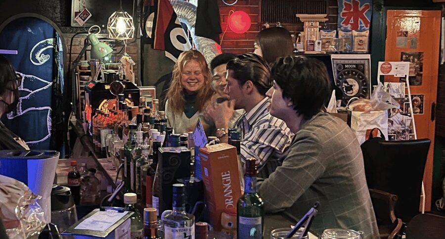 Bar hopping: Create lasting memories with TOMODACHI guides! - The guide makes the difference