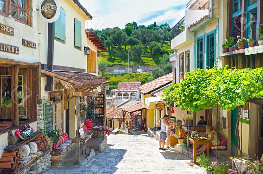 Bar: Montenegro Highlights Tour for Cruise Passengers - Lunch, local flavor, and one weak point