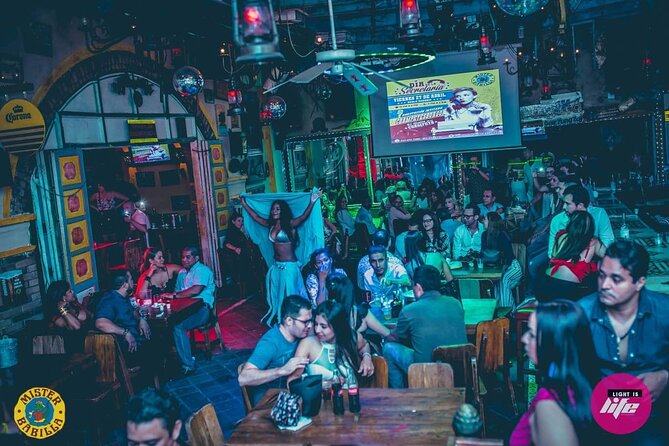 Bar Tour for Guys and Bachelor Parties - Starting in Centro with a private guide