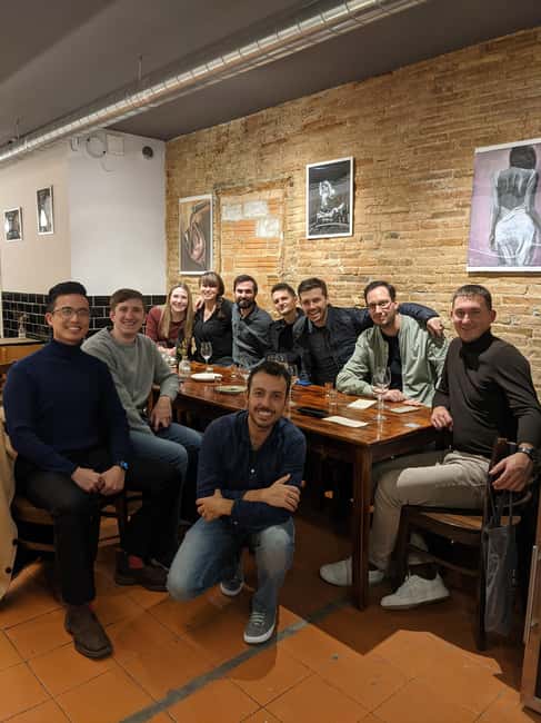 Barcelona: Hidden Bars and Authentic Tapas Journey - What the 2.5-hour format really gives you