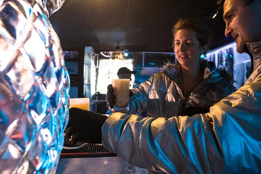 Barcelona: Ice Bar and Terrace Drinks Romantic Package - Key points to know before booking