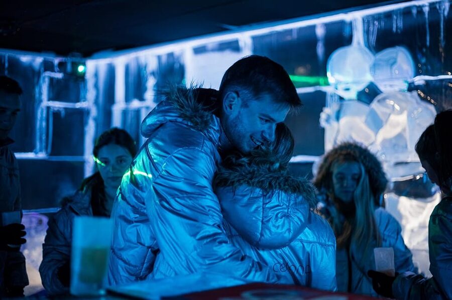 Barcelona: Ice Bar and Terrace Drinks Romantic Package - From frozen cocktail to beach terrace