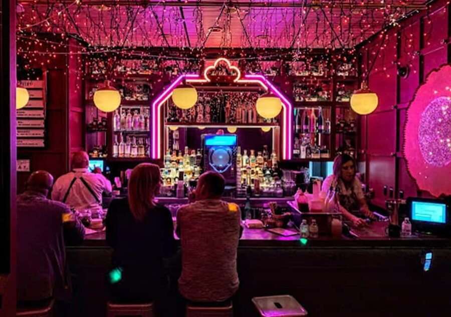 Bars Unknown: The Las Vegas Strip Bar Crawl - What makes Jonathan Dez the key part of the experience