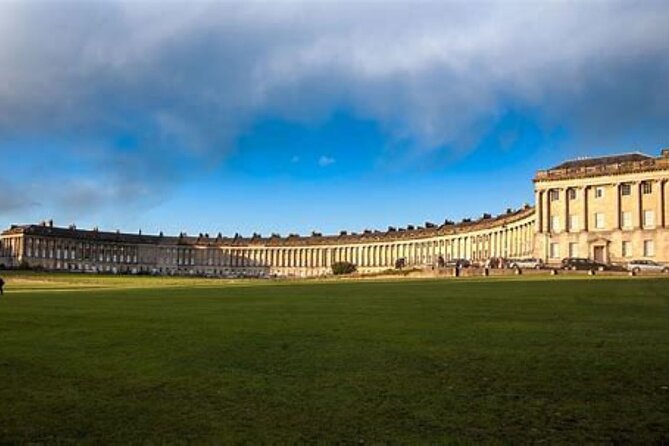 Bath: Local Pubs & Historic Sights Walking Tour (3h) - Queen Square and the Royal Crescent