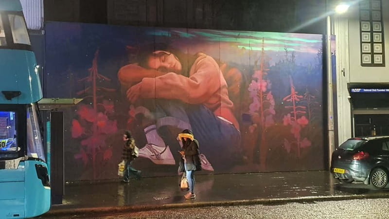 Belfast : Pub Music , Street Art Experience Walking Tour - The Crown, Robinsons, and the Dirty Onion