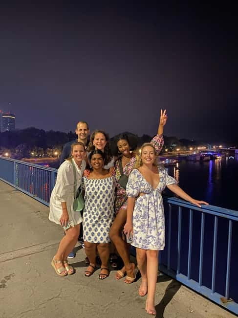 Belgrade: Bar Pub Club Crawl with 1 Hour Unlimited Drinks - A second bar with music and local energy