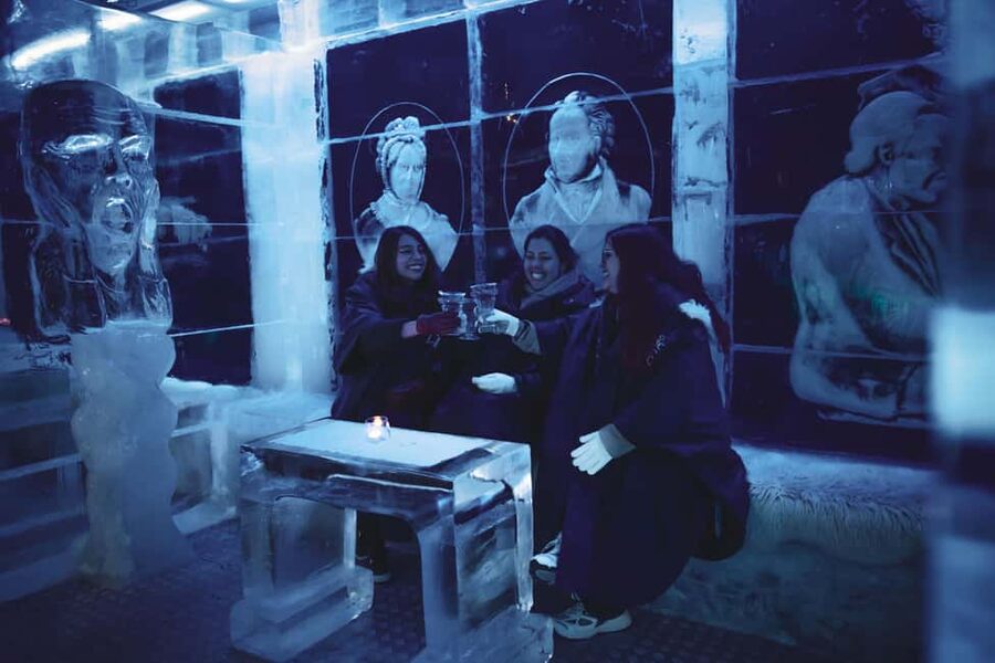Bergen: Magic Ice Bar Entry Ticket with Welcome Drink - Crystal-clear sculptures with a Norwegian link