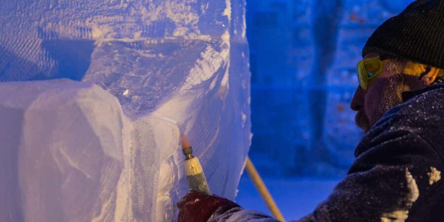 Bergen: Magic Ice Bar Entry Ticket with Welcome Drink - Staying comfortable in an ice gallery