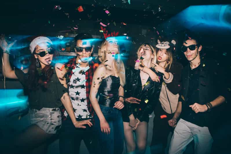 Berlin: Pub Crawl & Party with Free Shots & VIP Club Access - The music changes as the night moves on