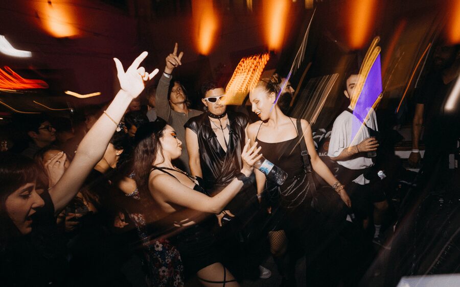 Berlin: Pub Crawl with Shots and VIP Club Entry - Mitte bars: an easy first step into the night