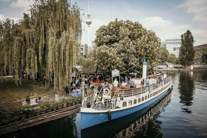 Berlin's Wild East: Nightlife & Counterculture Boat Tour - Finishing beneath Oberbaumbrücke