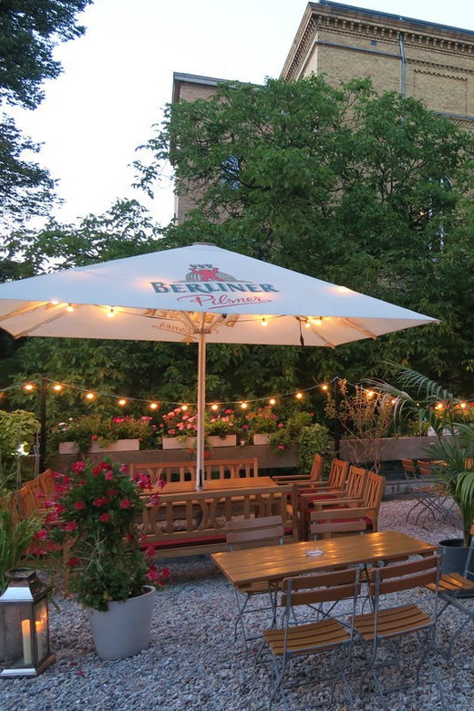 Berlin: Ticket for Bar Jeder Vernunft - Theater & Restaurant - The program: cabaret, chanson, theater, and comedy