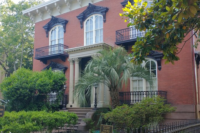 Bloody Murder Savannah Pub Crawl - What the walk between bars adds