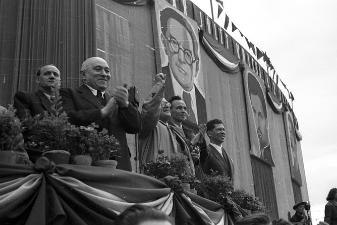 Born Under The Red Star - Communist tour with Coffee in a Retro Bar - The 1956 Revolution memorial