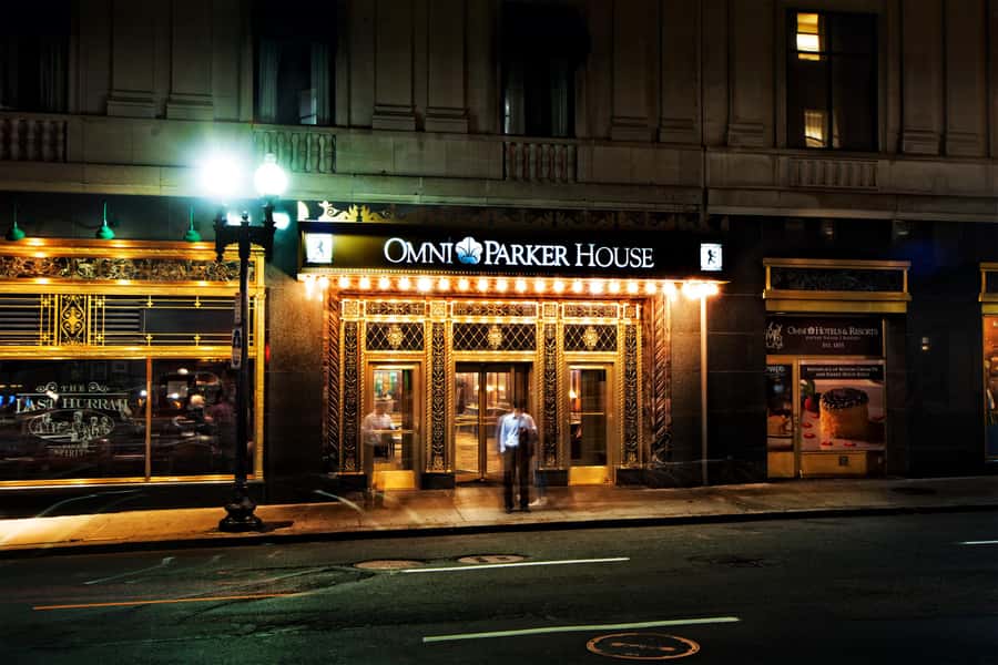 Boston: Boos and Brews Haunted Pub Crawl - Emmet’s Pub brings an Irish turn