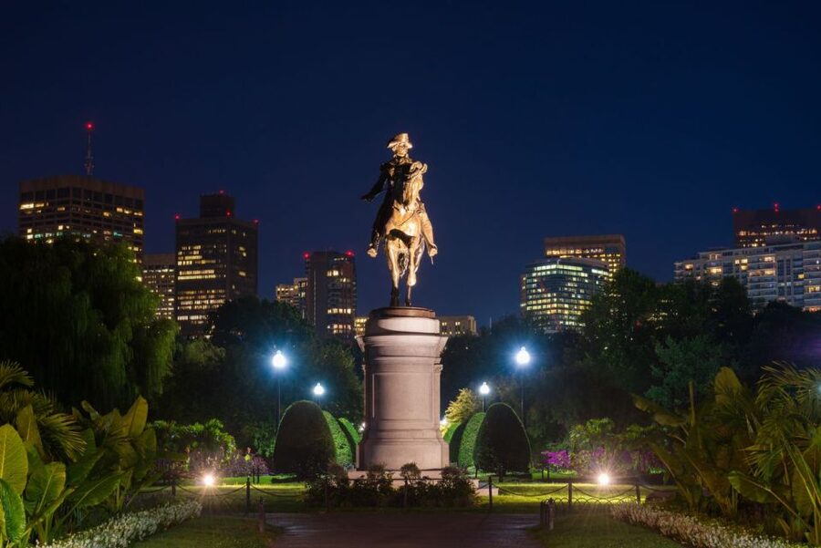 Boston: Haunted Pub Crawl of Historic Pubs and Taverns - Rain, accessibility, and what to bring