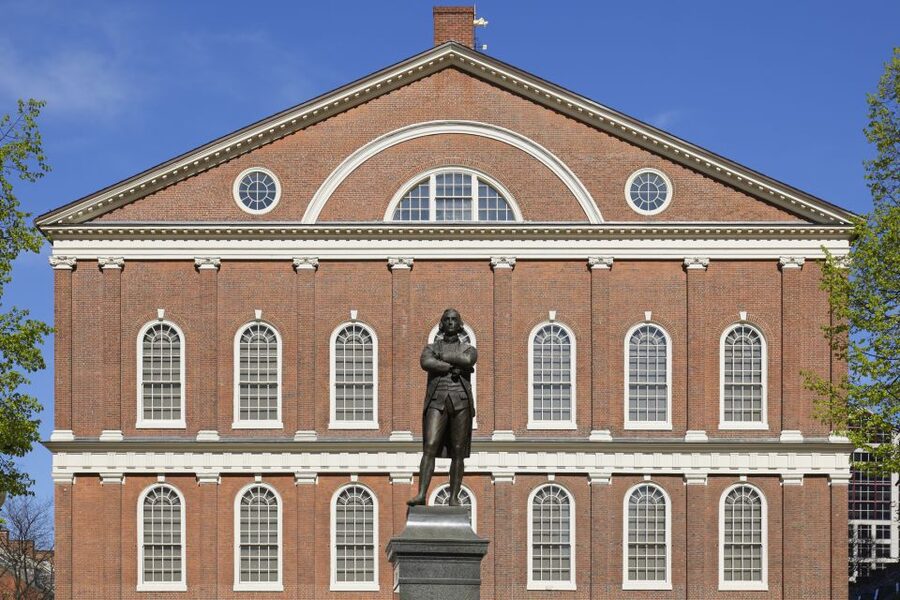 Boston: History Pub Crawl Tour Along the Freedom Trail - The walking is light, not the drinking