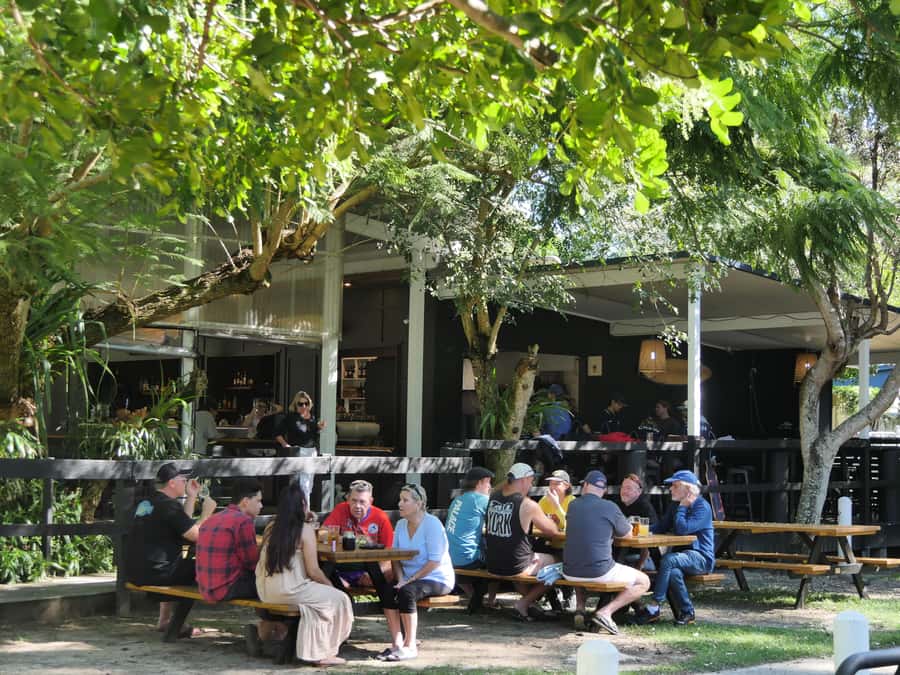 Brisbane: Island Pub Crawl with Lunch and High-Speed Boat - North Stradbroke Island and the Gutter Bar