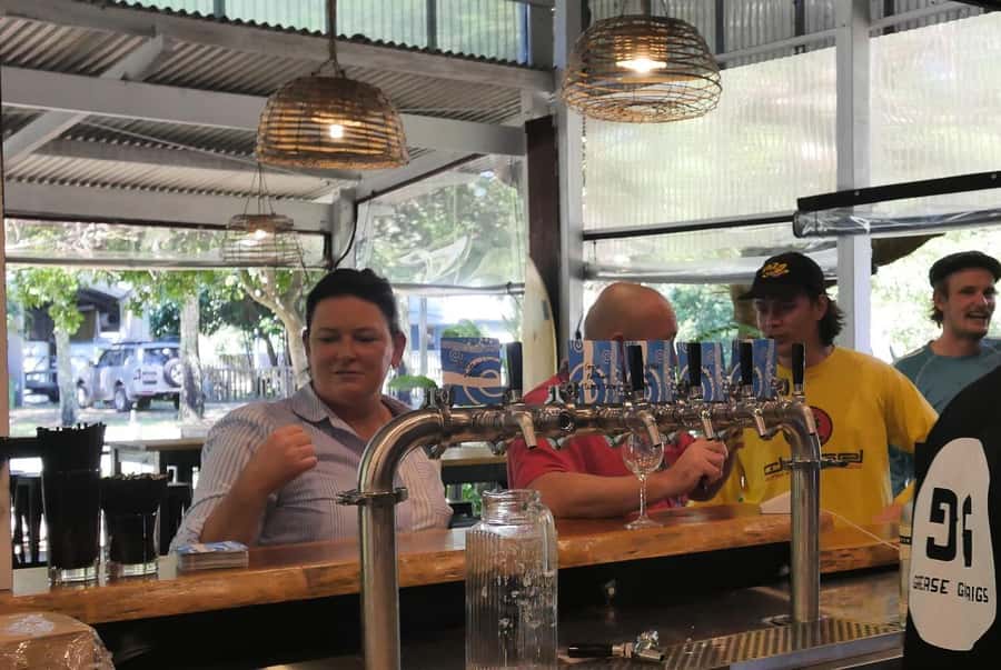 Brisbane: Island Pub Crawl with Lunch and High-Speed Boat - Moreton Island beach time