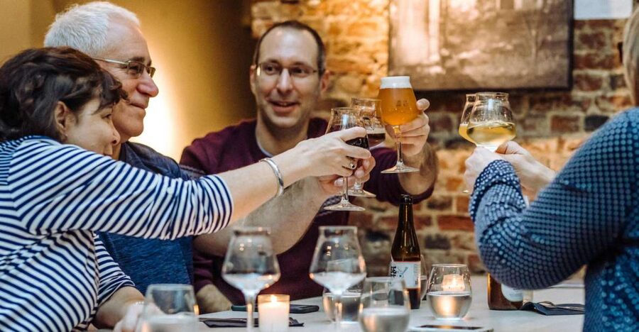 Brussels: Private Beers, Bars, and Live Music Tour by Night - How the private guide changes the evening