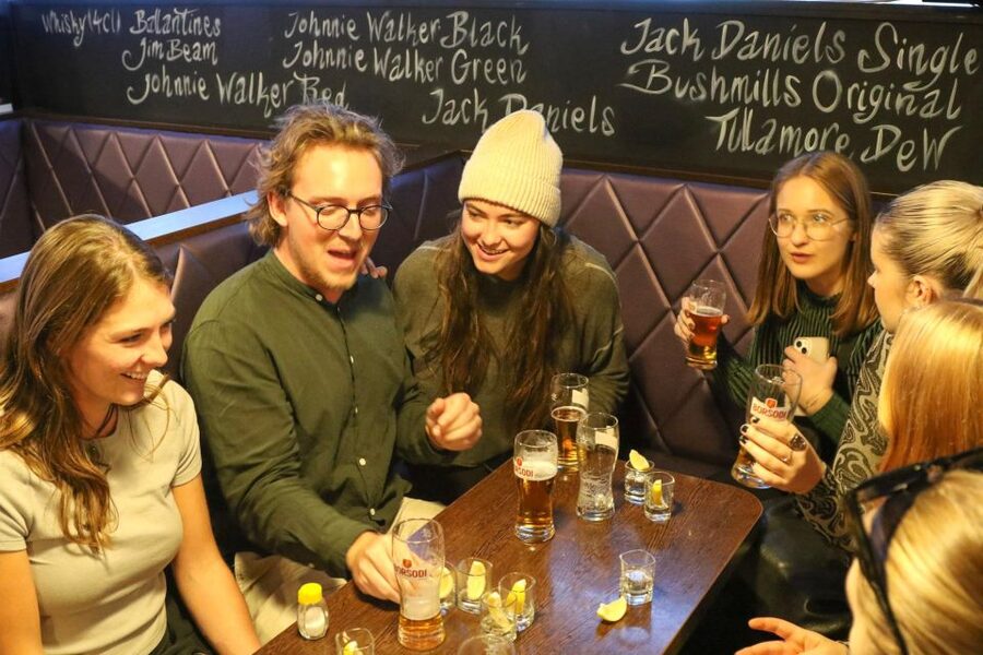 Budapest: Bar Crawl Tour with Local Drinks - Klauzál tér and the Jewish Quarter