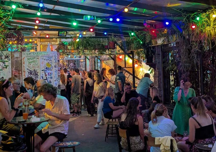 Budapest: Ruin Bars, Street Art, and Jewish Quarter Tour - Why Budapest’s ruin bars make a good history lesson