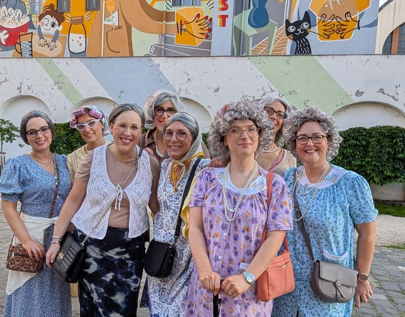 Budapest: Ruin Bars, Street Art, and Jewish Quarter Tour - Moving from street art to ruin bars