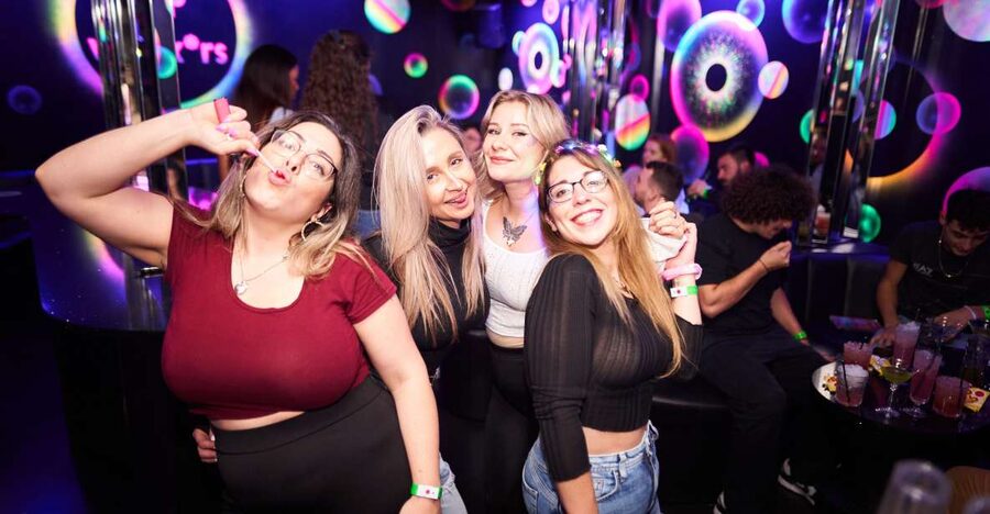 Camden Pub Crawl & Bar Tour London - Starting at Belushi’s Camden between 7:30 and 8:30 PM