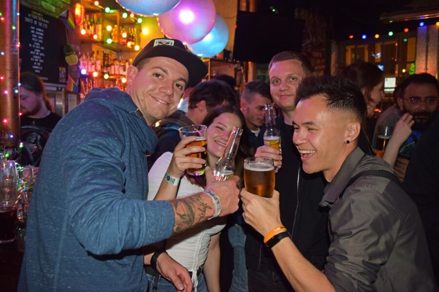 Camden Pub Crawl & Bar Tour London - What to wear and what to bring