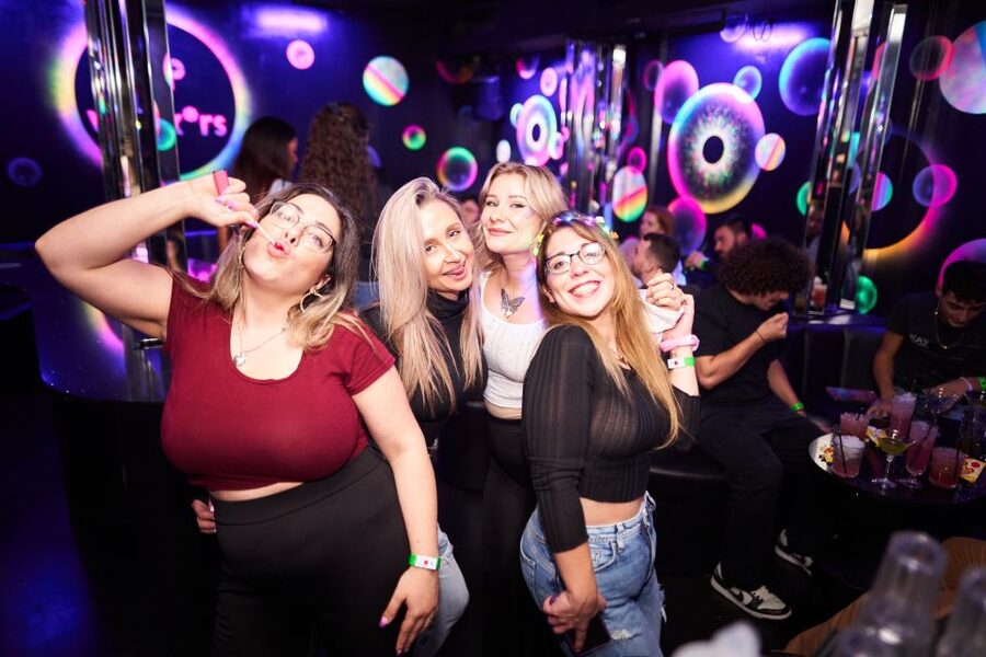 Camden Pub Crawl & Bar Tour London - Who will enjoy this Camden pub crawl most