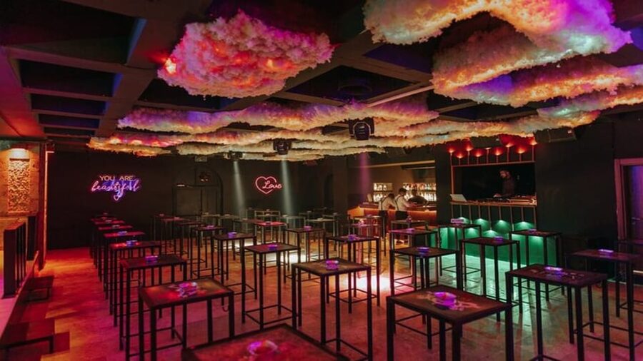 Cappadocia: Guided Bar Crawl with Hotel Pickup and Snack - Moving between bars in Cappadocia