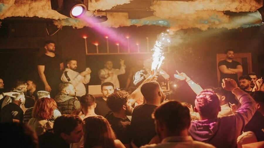 Cappadocia: Guided Bar Crawl with Hotel Pickup and Snack - A local snack breaks up the drinking