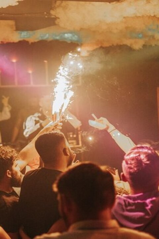 Cappadocia: Guided Bar Crawl with Hotel Pickup and Snack - First bar: an easy way to meet the group