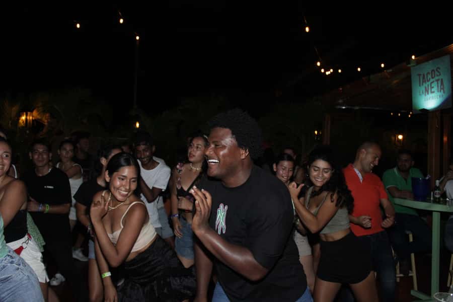 Cartagena: Pub Crawl with Dancing Lessons and Free Shots - Friday combines two starting groups